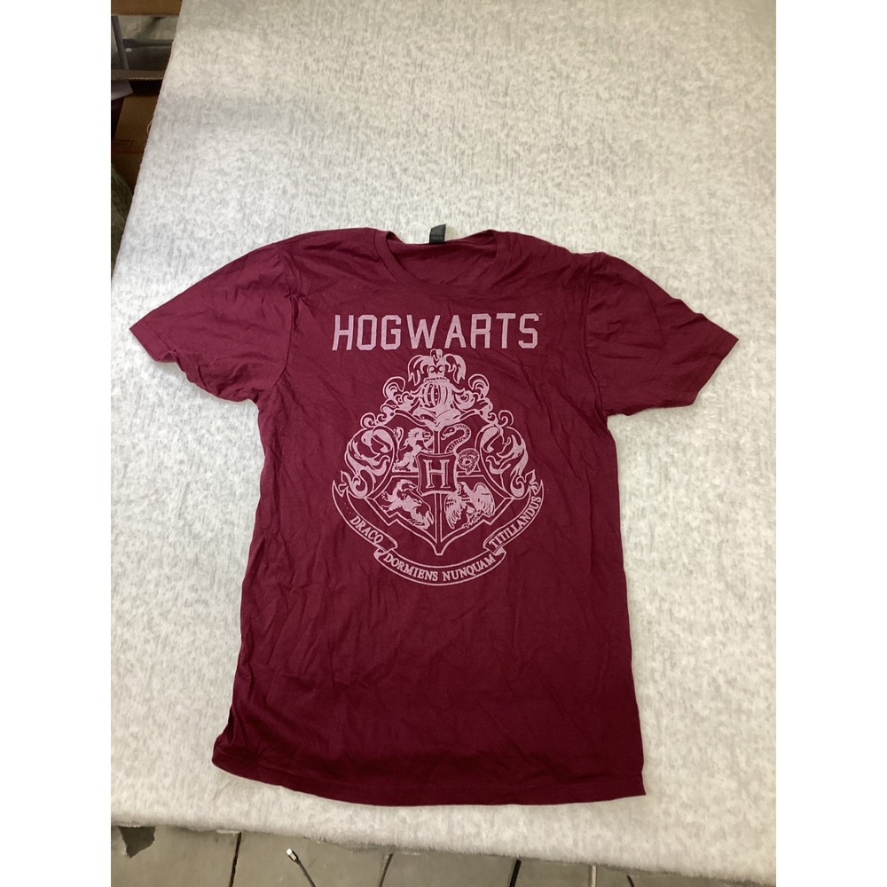 Harry Potter Hogwarts Crest Graphic T-Shirt Burgundy Maroon Womens Small